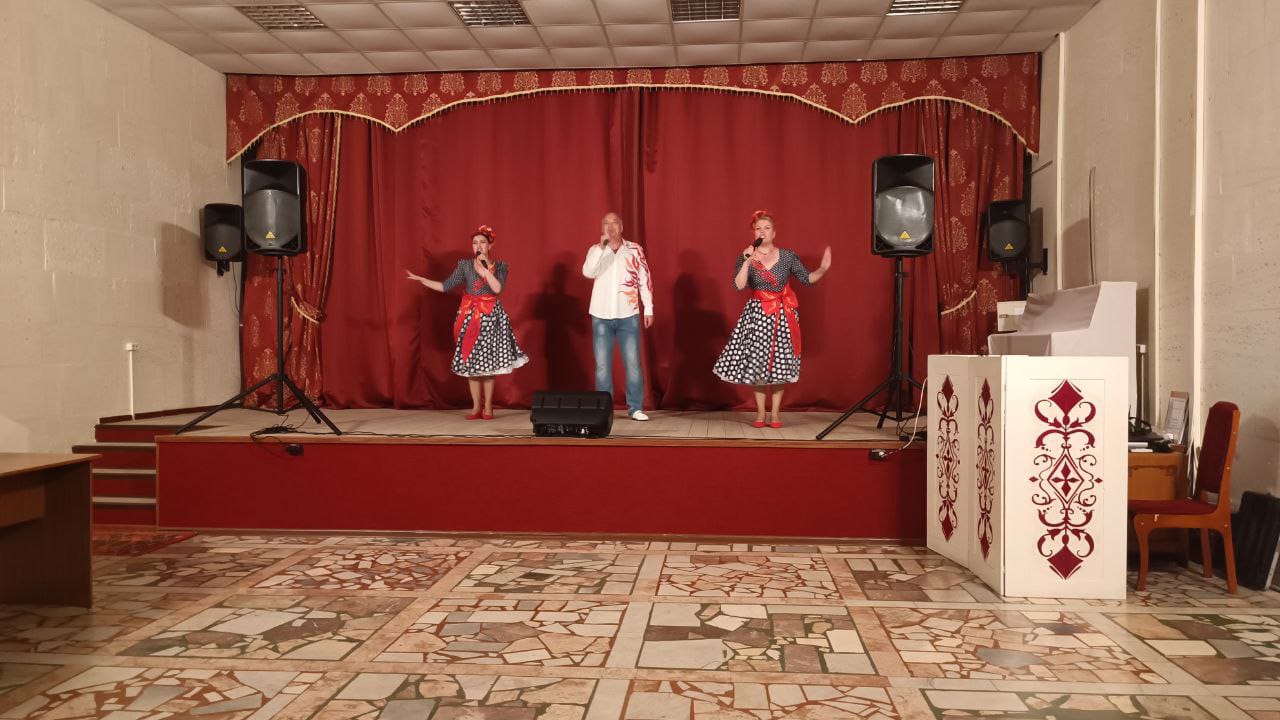 Ансамбль «Горница» выступил в санатории им. Володарского Ансамбль «Горница» выступил в санатории им. Володарского